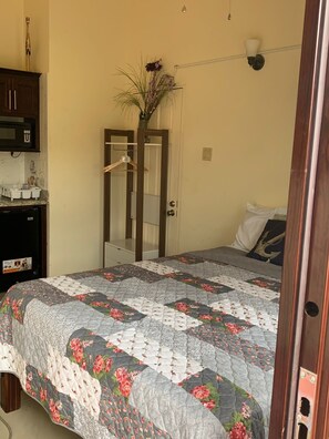 Ferros/tábuas de passar roupa, Wi-Fi de cortesia, roupa de cama