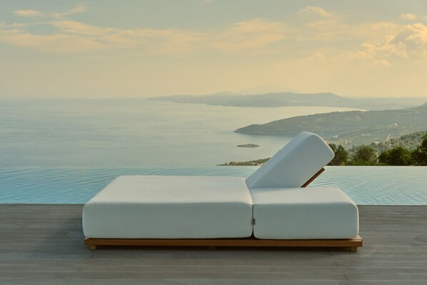 Outdoor pool, an infinity pool