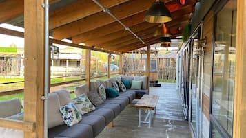 Knightwood, Hot Tub 8 (6+2) Elec Point | Terrace/patio