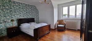 4 slaapkamers, een strijkplank/strijkijzer, gratis wifi