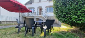 Outdoor dining - Beautiful, fully renovated, elevated house in Lambell - 5min beaches (Trégunc)