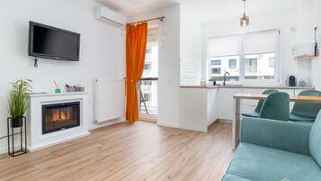 Smart TV, fireplace