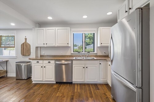 Beautiful 4 bedroom home just 3 1/2 blocks from downtown & Lake Michigan