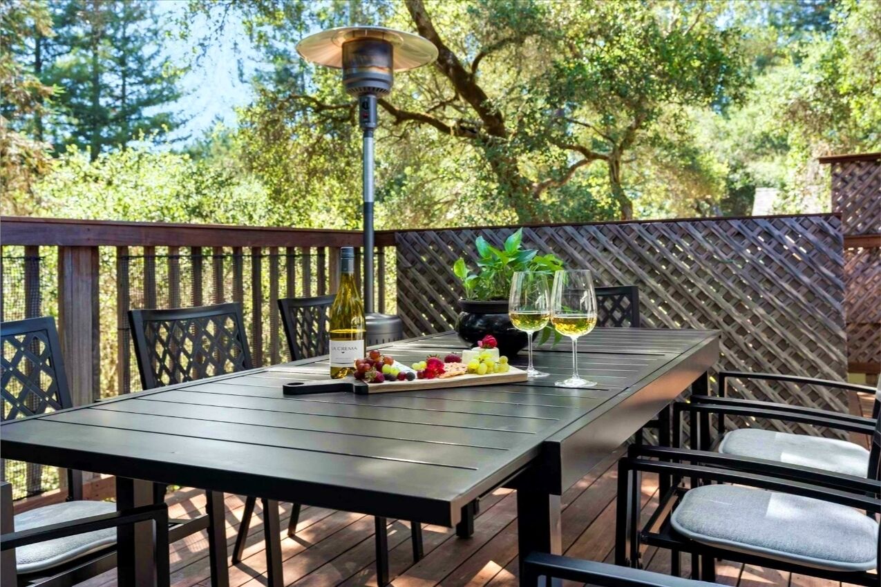 Guerneville Escape: FUN Retreat in the Redwoods! WiFi! Hot Tub! Pup OK! AC!