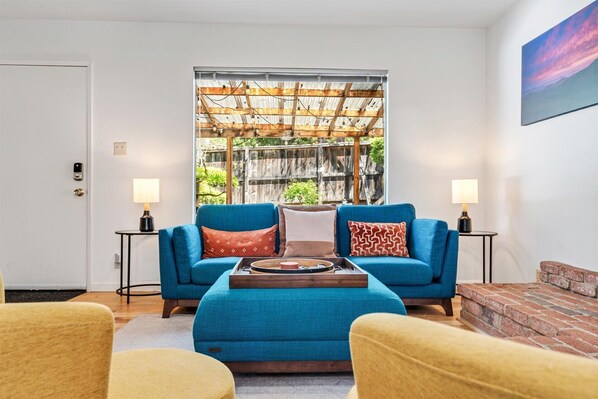 Smart TV, fireplace, books, computer monitors