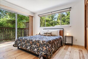 2 bedrooms, desk, iron/ironing board, WiFi