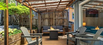 Guerneville Escape~Classic Charm Meets Modern Touch w/Redwoods!HtTb/WIFI/Pup