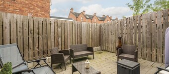 Pass the Keys | Spacious 3BR Home | Parking | Cafes & Restaurants