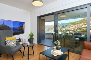 Appartement (2 Bedrooms) | Aire de séjour | Téléviseur à écran plat de 150 cm avec télévision par câble, téléviseur