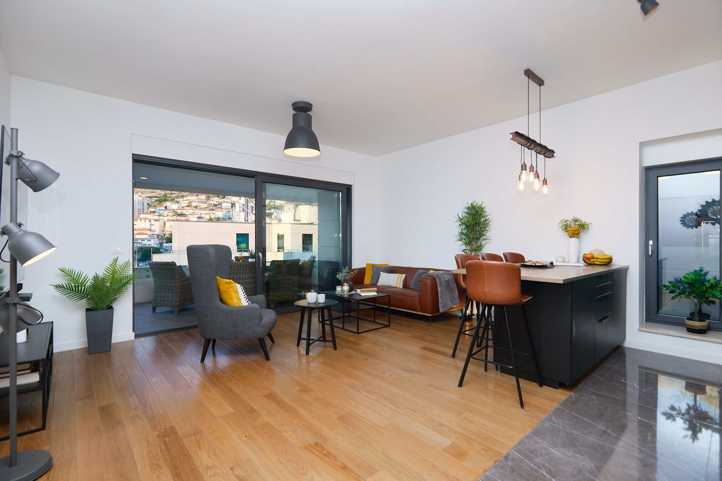 Apartment (2 Bedrooms) | Living area | 150-cm flat-screen TV with cable channels, TV, Netflix