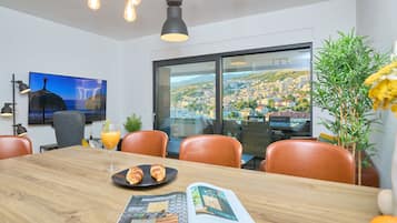 Apartemen (2 Bedrooms) | Makan di kamar