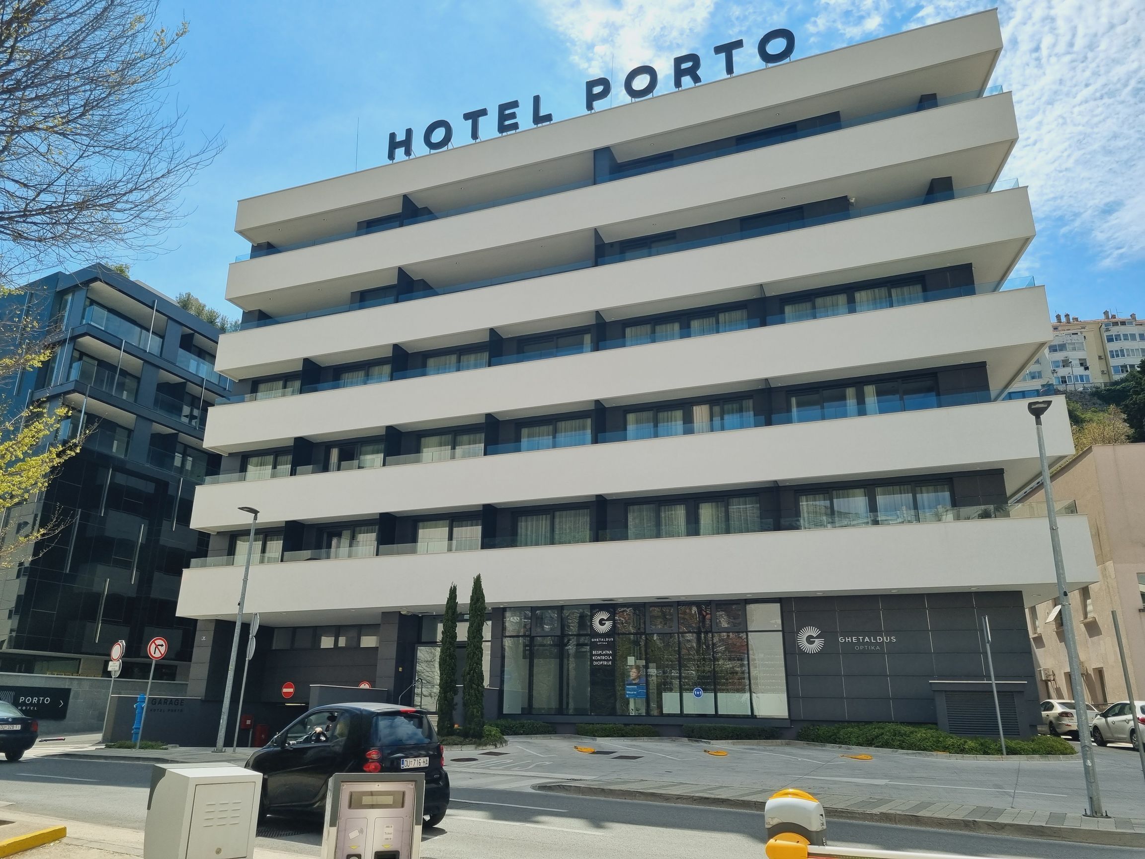 A modern hotel building with the name "HOTEL PORTO" prominently displayed.