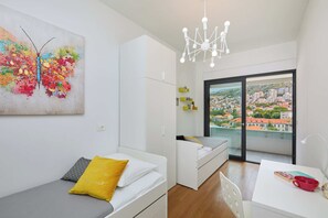 2 bedrooms, in-room safe, WiFi, bed sheets