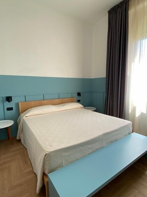 Kamer, 1 twee- of 2 eenpersoonsbedden | Een kluis op de kamer, verduisterende gordijnen, gratis wifi, beddengoed