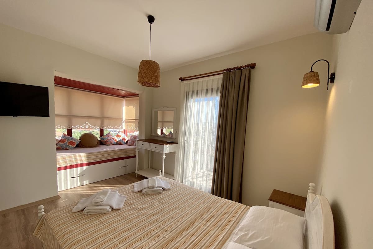 Superior Double Room | Laptop workspace, free WiFi