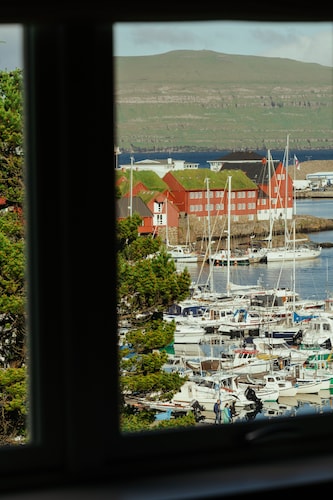 Large Penthouse Apt - Downtown - Marina