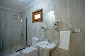 Dusche, Haartrockner, Handtücher