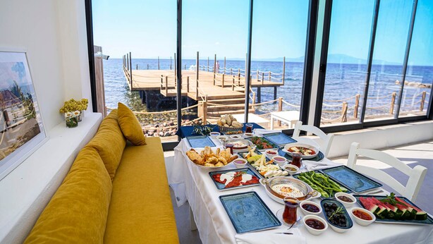 Free daily local cuisine breakfast - Asssosa Otel (Ayvacik)