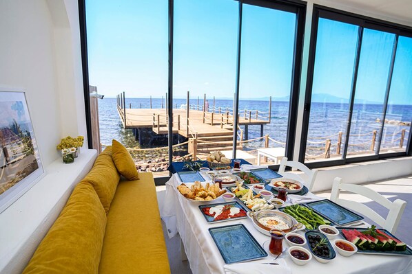 Free daily local cuisine breakfast - Asssosa Otel (Ayvacik)