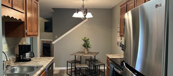 Cheerful 3bd/3ba home with Patio & Fireplace!
