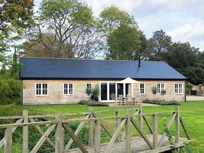 Exterior - 3 bedroom accommodation in West Burton (West Burton)