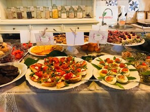 Desayuno bufé gratuito y diario