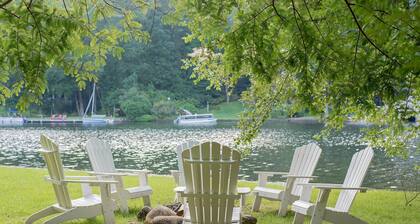 Lakefront Retreat in Quite Cove on Luxurious Lake Toxaway
