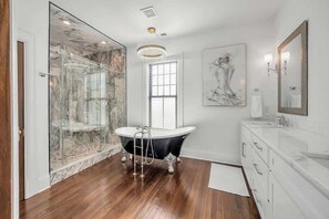 Bathtub, hair dryer, towels, shampoo