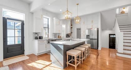 Golf Simulator | Hot Tub | Putting Green | Game Room |