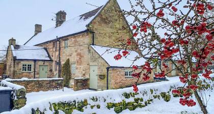Jasmine Cottage - UK4176