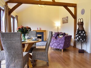 Dining - 2 bedroom accommodation in Landford, near New Forest (Landford, near New Forest)