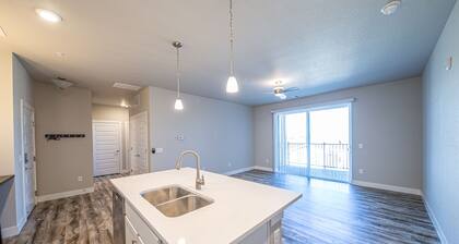 New 2 Bedroom Condo, Basecamp to the Front Range and Colorado