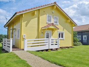 Exterior - 2 bedroom accommodation in Fritton, near Great Yarmouth (Fritton, near Great Yarmouth)