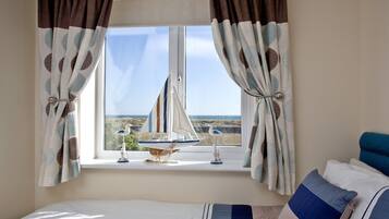 2 bedrooms, travel cot, free WiFi