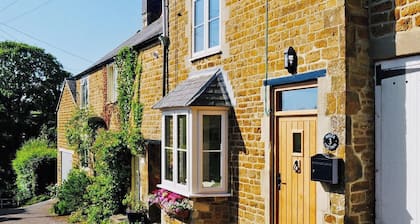 2 bedroom accommodation in Hook Norton, near Chipping Norton