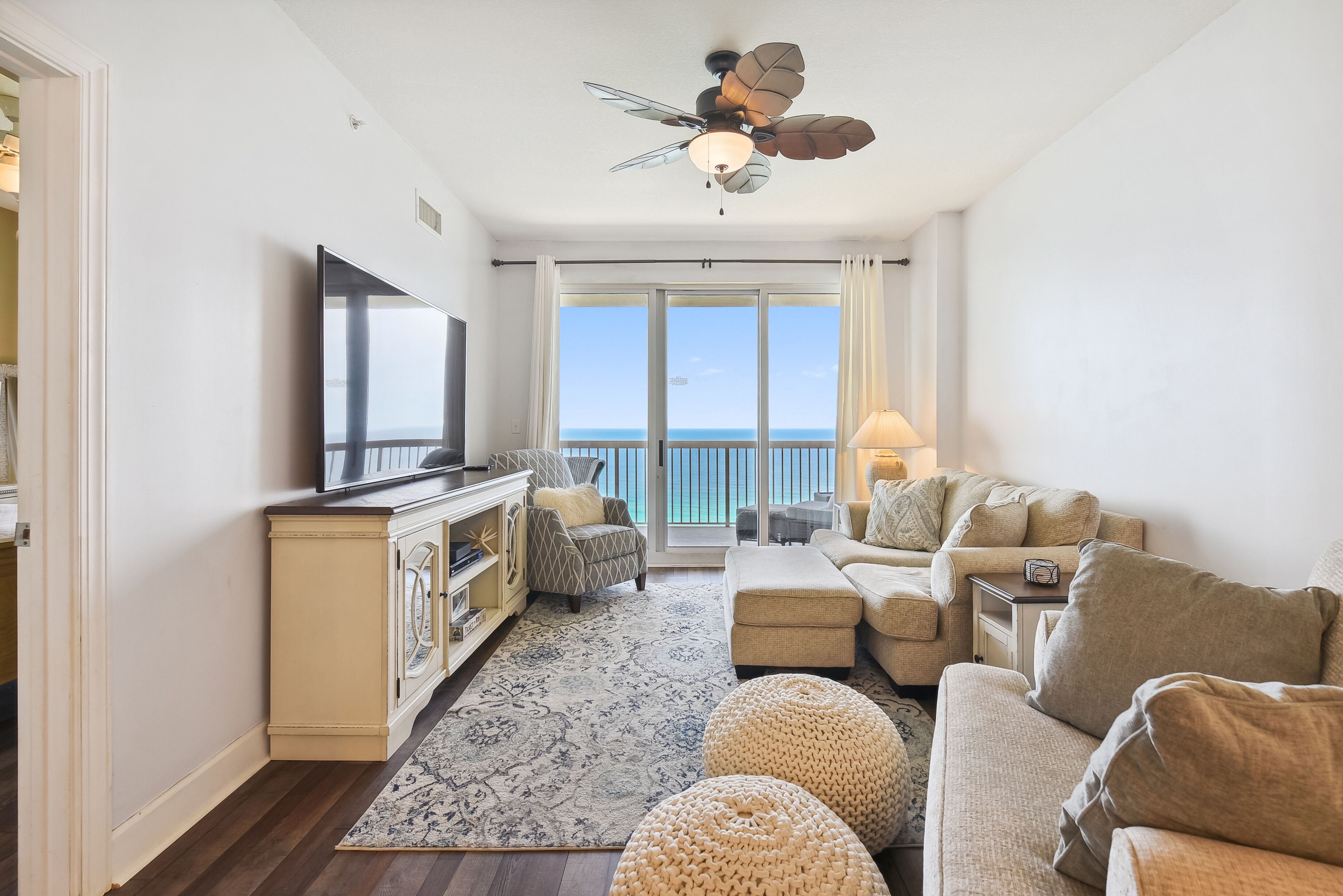 Apartment, 2 Bedrooms, Ocean View (1902) | Living area
