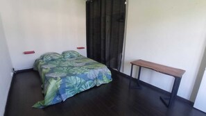 1 soverom, strykejern/-brett og sengetøy