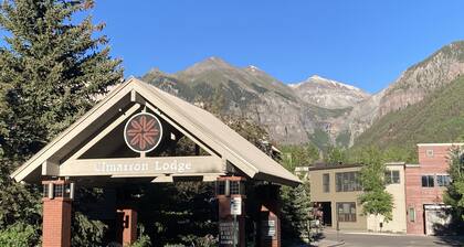 Perfect ski-in/ski-out condo at Telluride Lift 7!