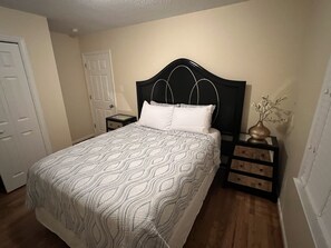 2 chambres, fer et planche à repasser, Wi-Fi gratuit, draps fournis