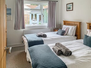 3 bedrooms, free WiFi, bed sheets - 3 bedroom accommodation in Brancaster, near Wells-next-the-Sea (Brancaster, near Wells-next-the-Sea)