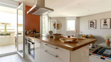 Réfrigérateur, micro-ondes, four, lave-vaisselle