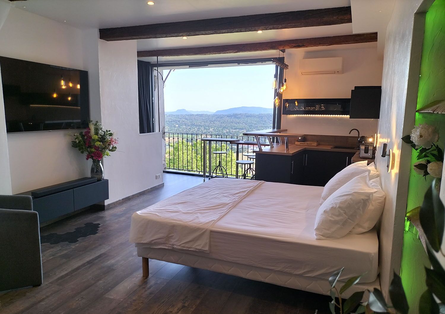 1 slaapkamer, een strijkplank/strijkijzer, gratis wifi