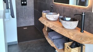 A modern bathroom with a wooden vanity, two vessel sinks, a large mirror, and a walk-in shower. - L'essens Fayence... Suite Avec vue Imprenable (Fayence)