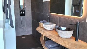 Bruser, gratis toiletartikler, hÄrtÞrrer, badekÄber