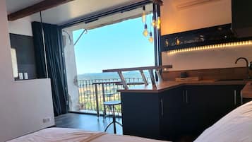 1 bedroom, iron/ironing board, free WiFi