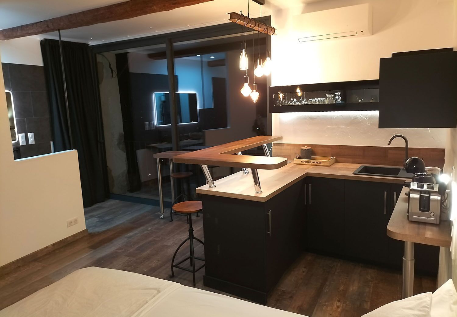 1 slaapkamer, een strijkplank/strijkijzer, gratis wifi