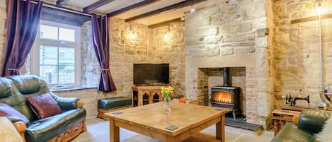TV, fireplace