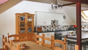 Unclassified image, 2 of 27, button - 4 bedroom accommodation in Watton, near Bridport (Watton, near Bridport)