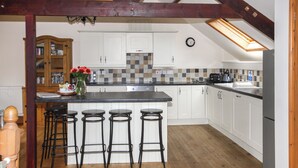 Unclassified image, 3 of 27, button - 4 bedroom accommodation in Watton, near Bridport (Watton, near Bridport)