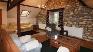 Unclassified image, 4 of 27, button - 4 bedroom accommodation in Watton, near Bridport (Watton, near Bridport)